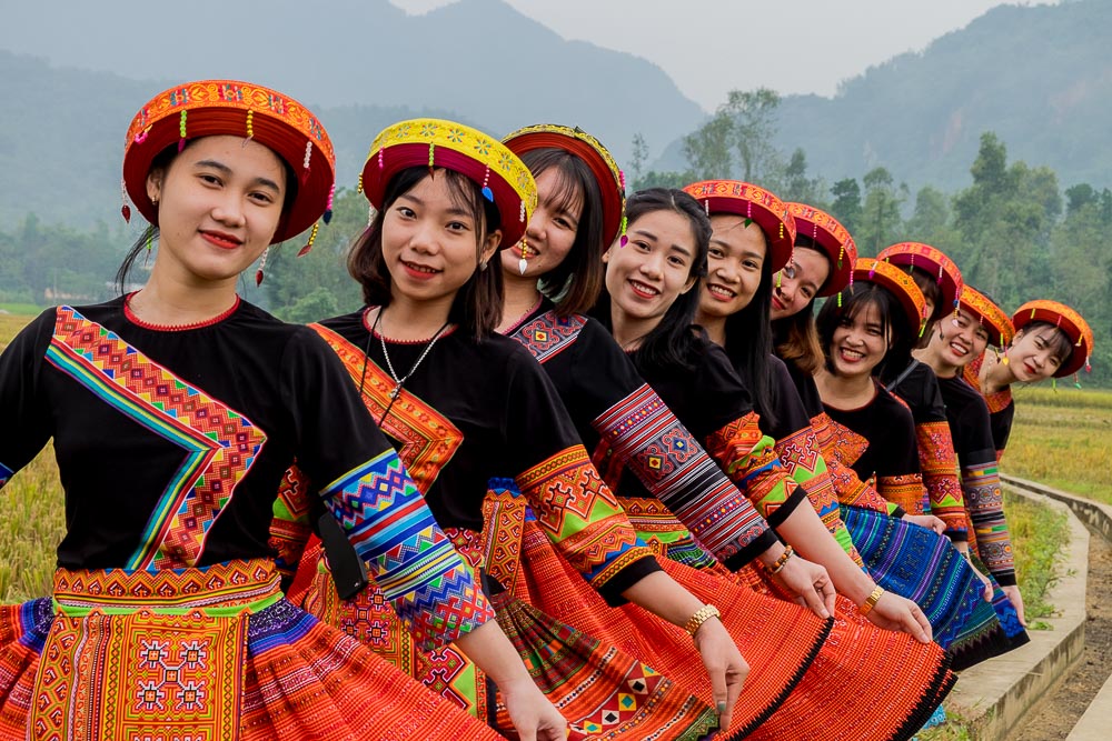 Ragazzine cinesi con abiti a noleggio in Vietnam