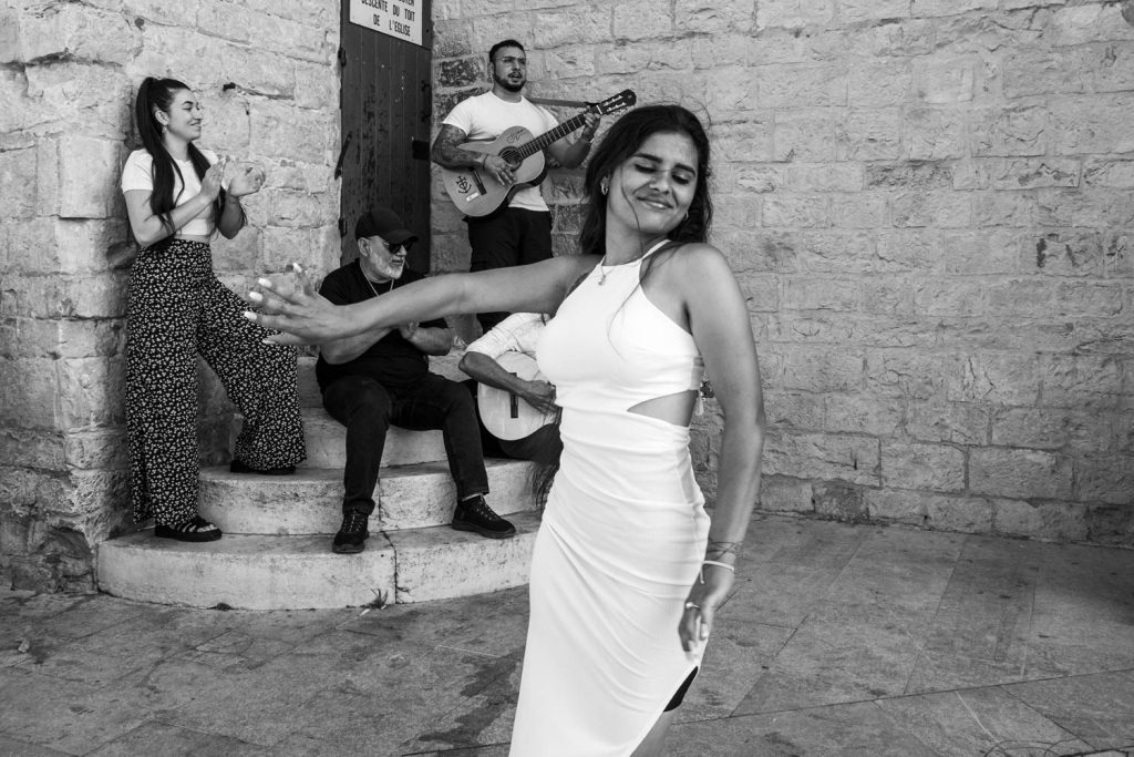 Musica e balli tra i Gitani per Santa Sara a Saintes Maries De La Mer