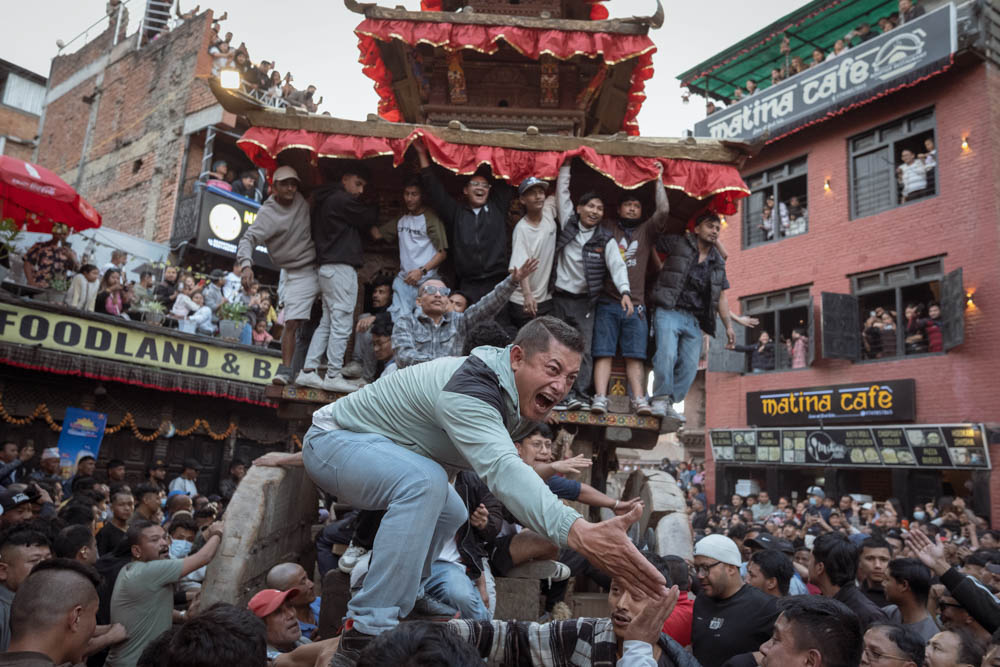 Processione per il carnevale tradizionale in Nepal